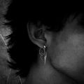 Brinco Ear Cuff Punk de Correntes com Cruz Pendente